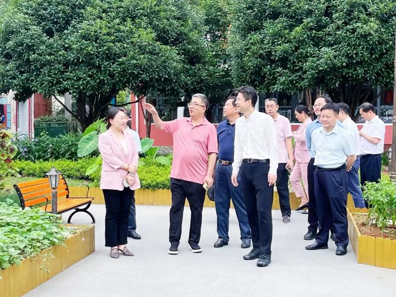 聚焦“一老一小”民生关切 | 湖北省委领导莅临咸宁幸福宁和康养公寓调研指导